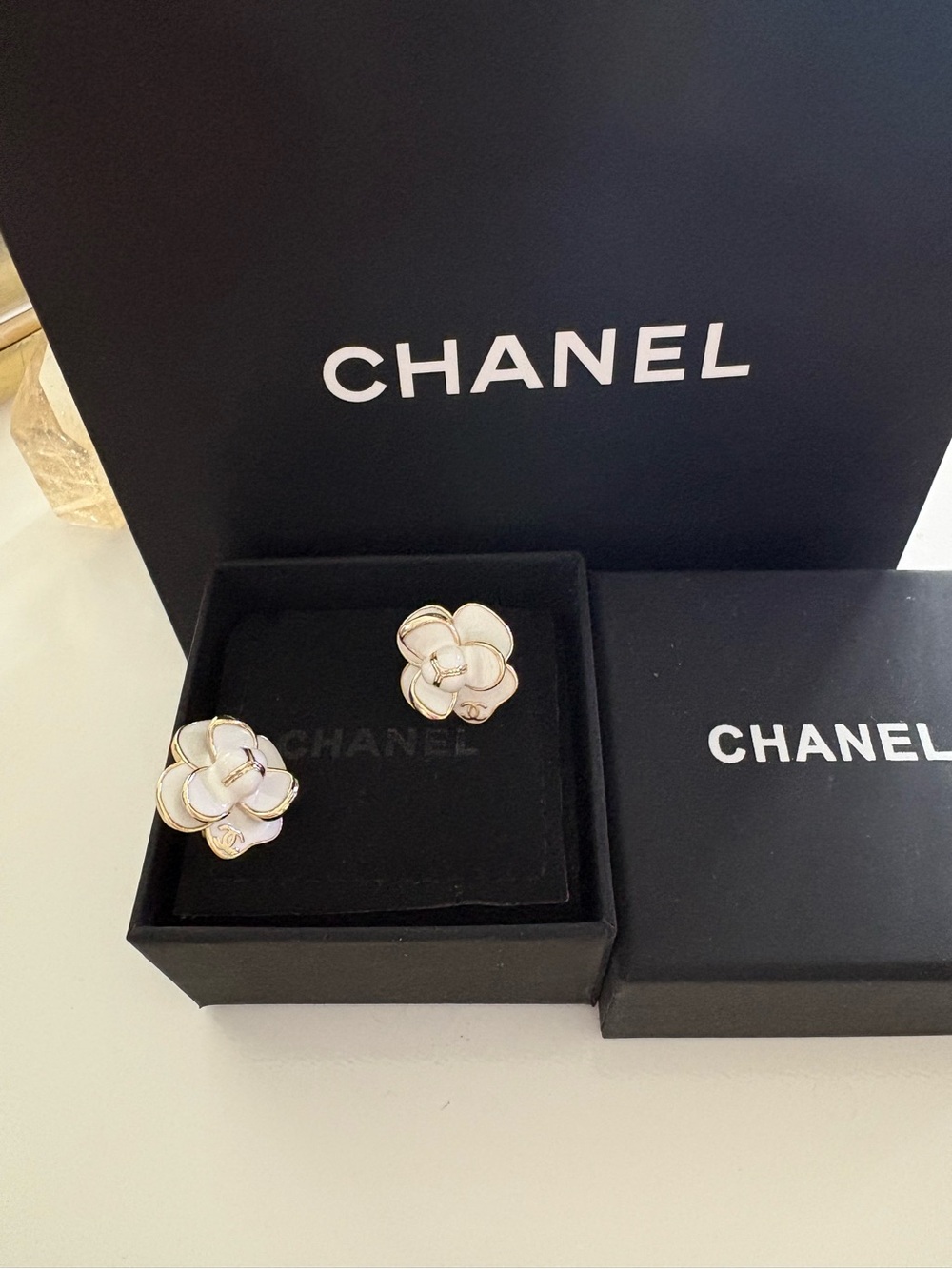 CHANEL White Camellia Flower Earrings with the box&bag. 20mm - Picture 8 of 13